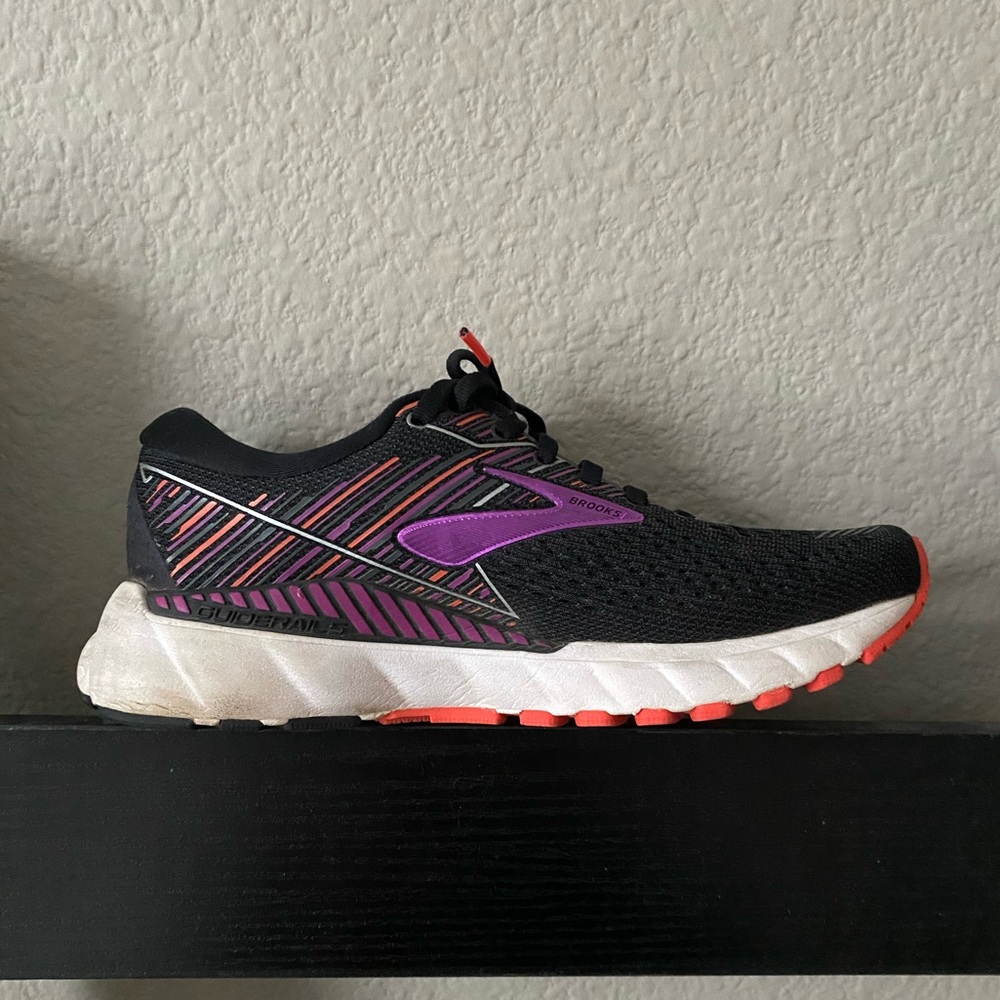 Brooks Adrenaline Sneaker Size 6